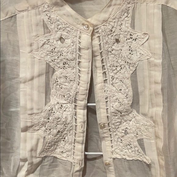 Lace accent blouse - Picture 2 of 10